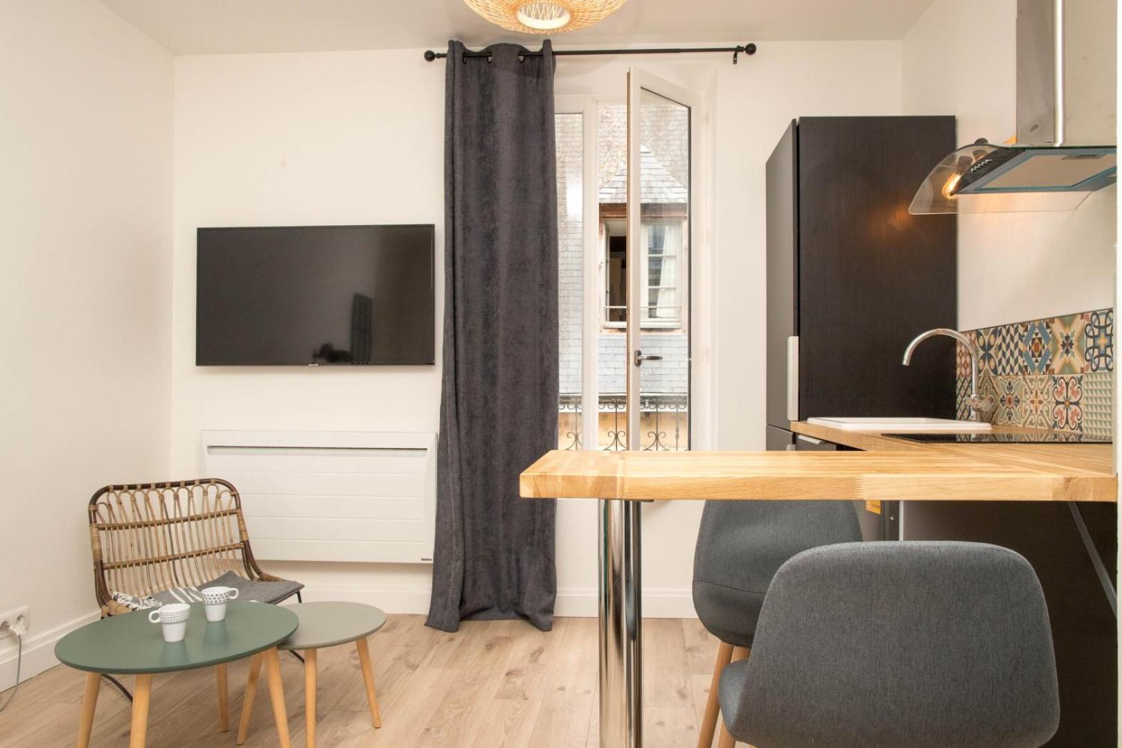 Grand Studio Industriel Dans Le Centre Historique Apartment Poitiers Exterior photo